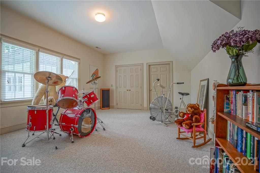 14042 Point Lookout Road Charlotte, NC 28278 - Photo 26 of 48 Gallery Image 26