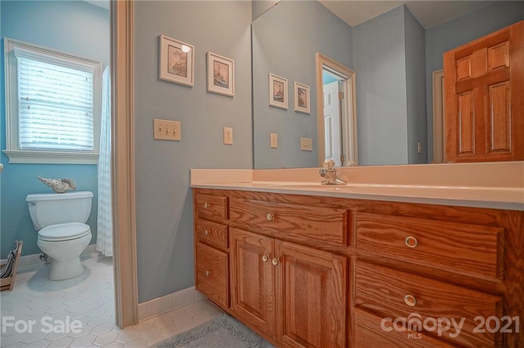14042 Point Lookout Road Charlotte, NC 28278 - Photo 29 of 48 Gallery Image 29