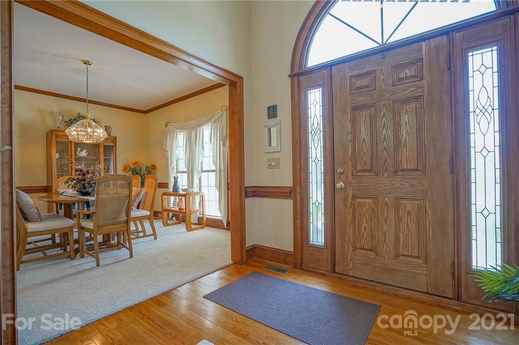 14042 Point Lookout Road Charlotte, NC 28278 - Photo 4 of 48 Gallery Image 4