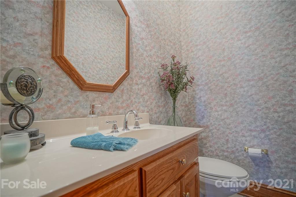 14042 Point Lookout Road Charlotte, NC 28278 - Photo 33 of 48 Gallery Image 33