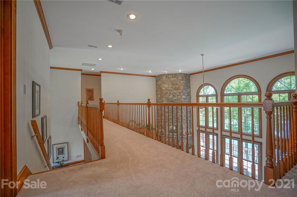 14042 Point Lookout Road Charlotte, NC 28278 - Photo 34 of 48 Gallery Image 34