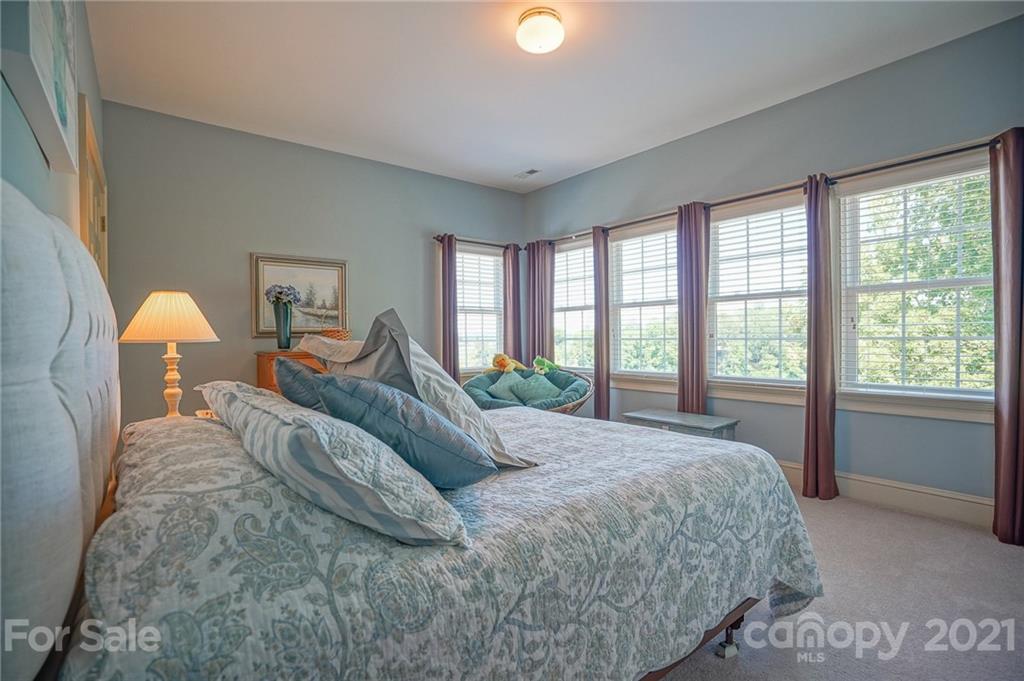 14042 Point Lookout Road Charlotte, NC 28278 - Photo 38 of 48 Gallery Image 38