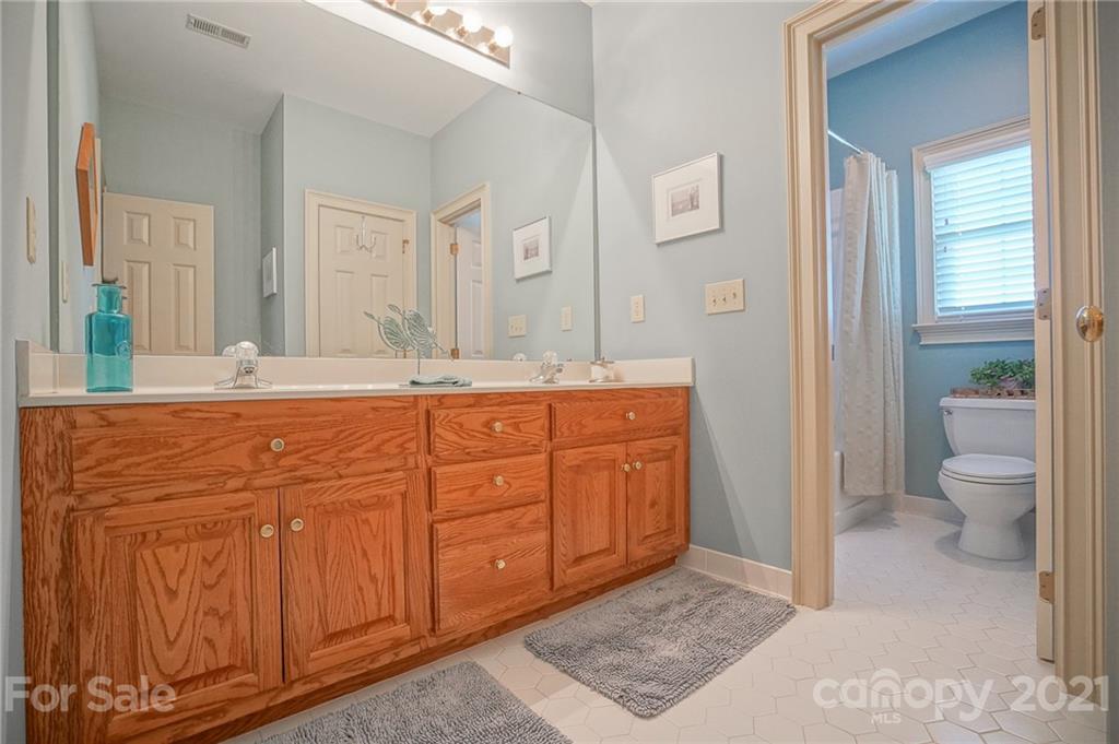 14042 Point Lookout Road Charlotte, NC 28278 - Photo 39 of 48 Gallery Image 39
