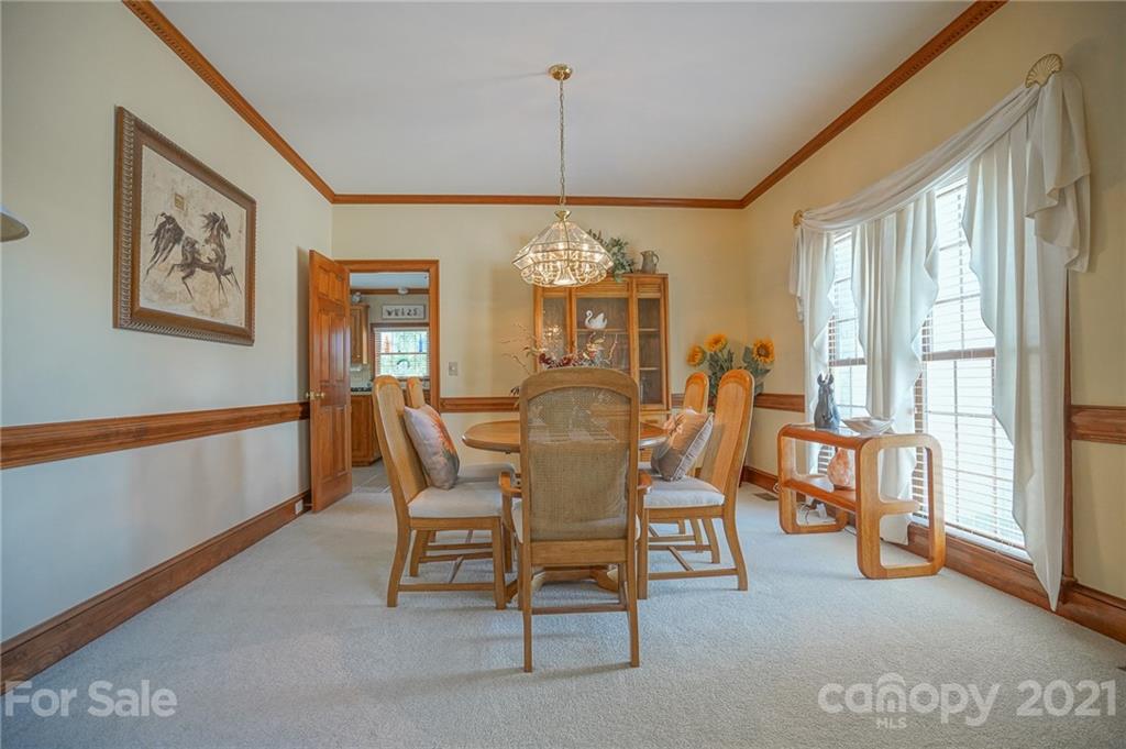 14042 Point Lookout Road Charlotte, NC 28278 - Photo 5 of 48 Gallery Image 5