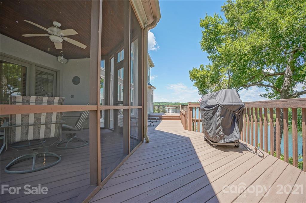 14042 Point Lookout Road Charlotte, NC 28278 - Photo 46 of 48 Gallery Image 46