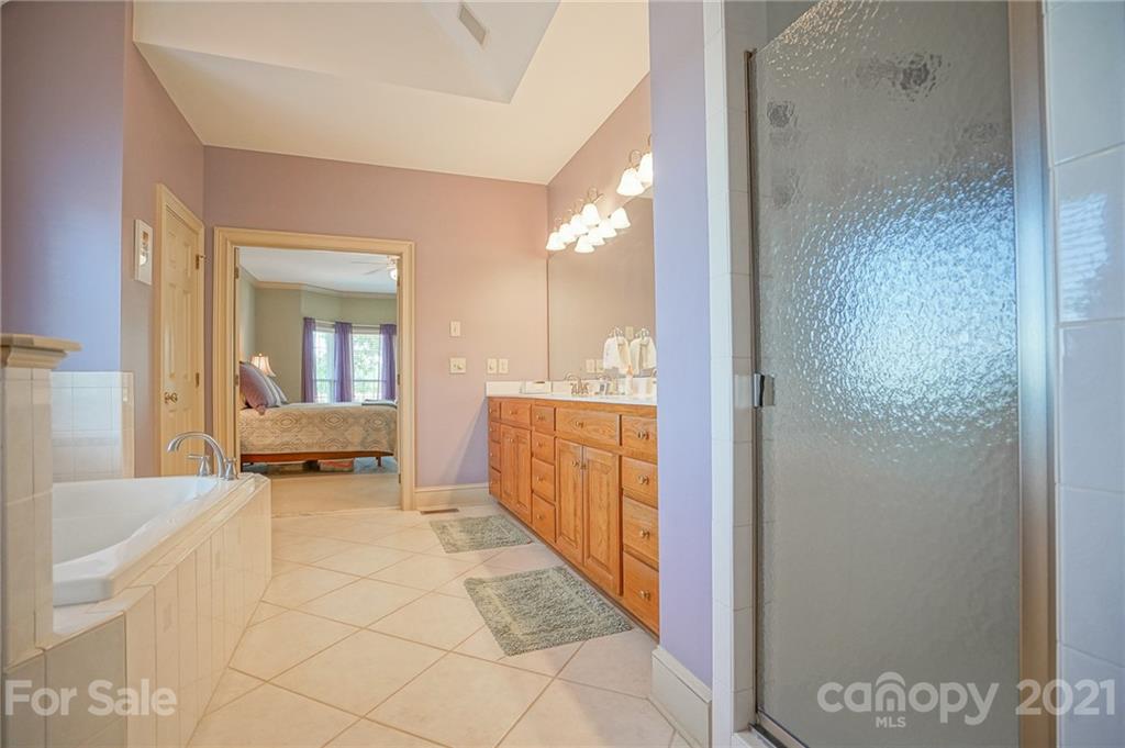 14042 Point Lookout Road Charlotte, NC 28278 - Photo 8 of 48 Gallery Image 8