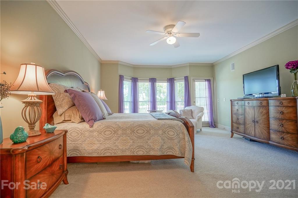 14042 Point Lookout Road Charlotte, NC 28278 - Photo 9 of 48 Gallery Image 9