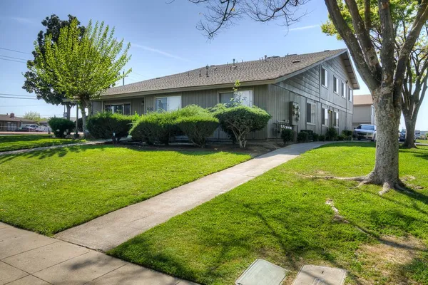 $725,000 | 820 Sherwood Way, Madera, CA 93638