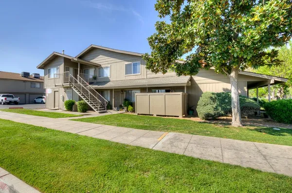 $725,000 | 820 Sherwood Way, Madera, CA 93638