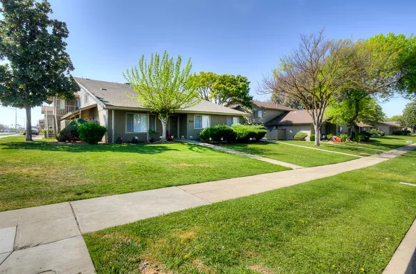 $725,000 | 820 Sherwood Way, Madera, CA 93638