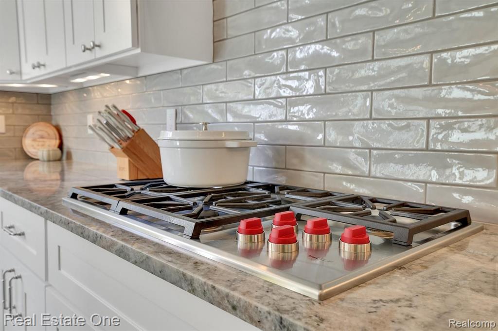 618 Robinson Drive Rochester Hills, MI 48307 - Photo 21 of 47