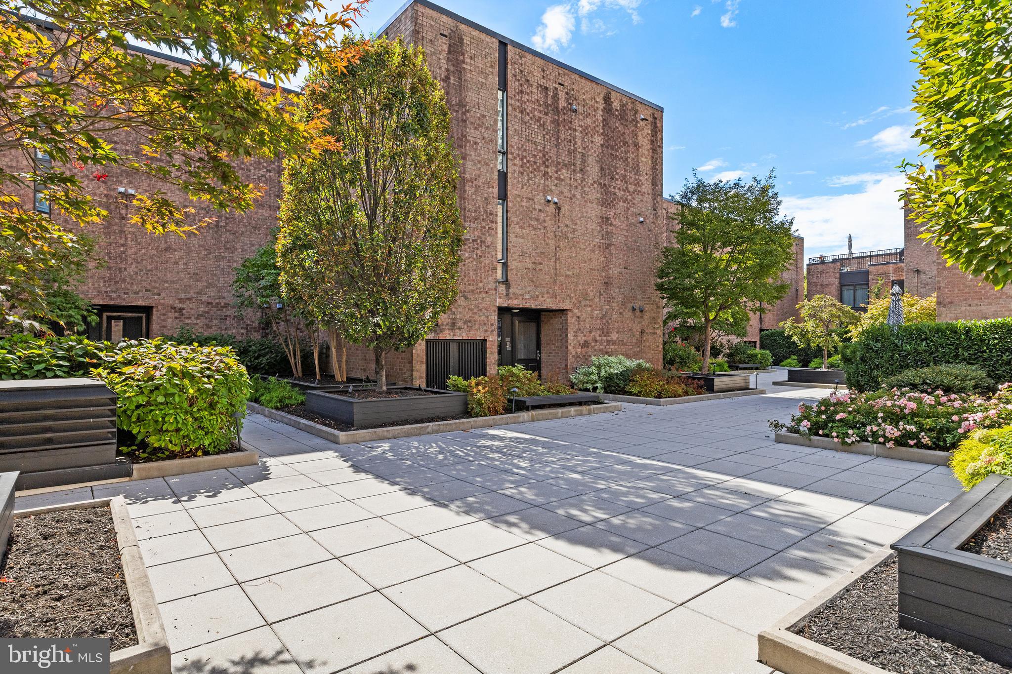 130 Spruce Street, Unit 27A Philadelphia, PA 19106 - Photo 1 of 19