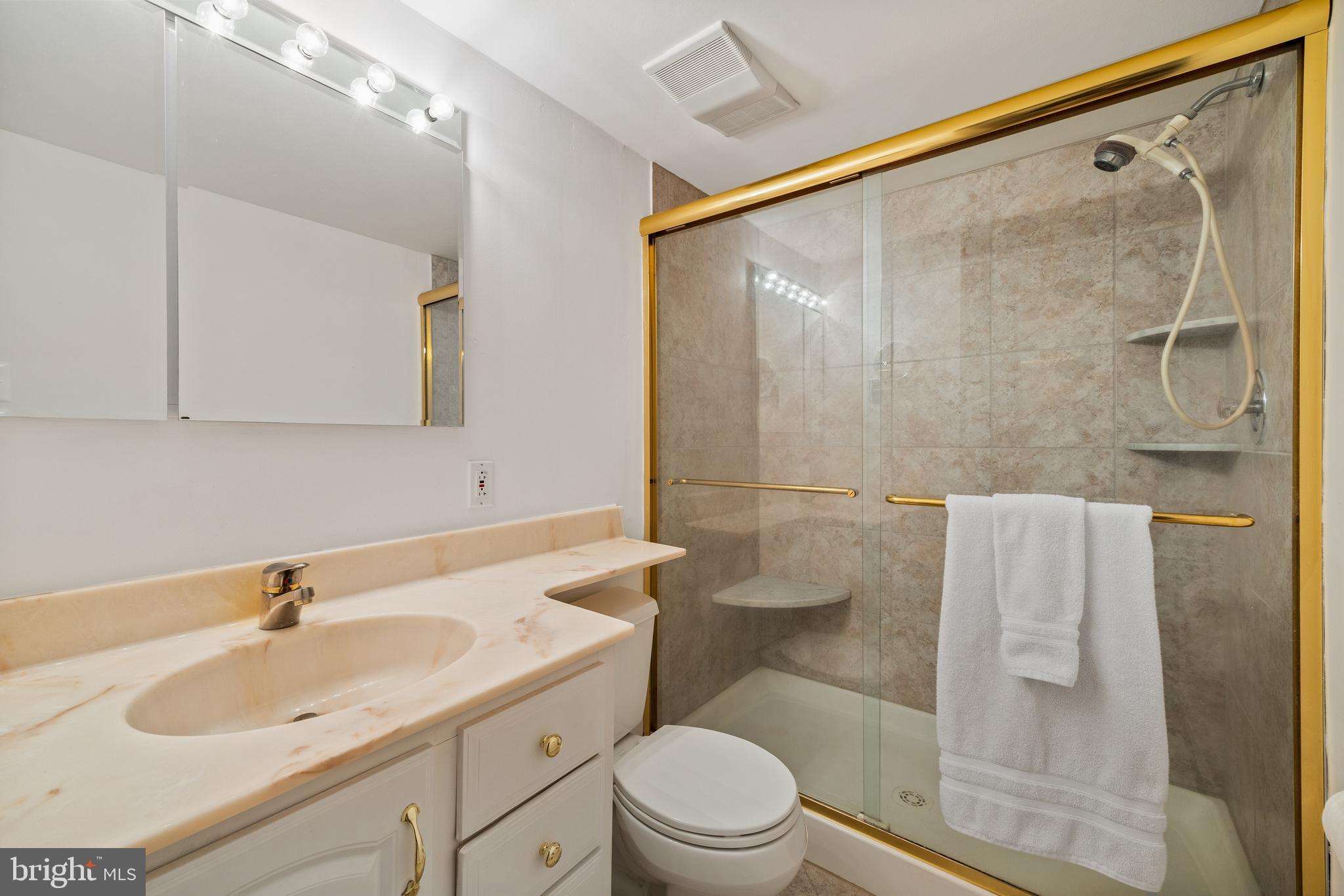 130 Spruce Street, Unit 27A Philadelphia, PA 19106 - Photo 14 of 19