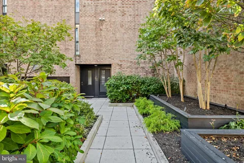 $364,900 | 130 Spruce Street, Unit 27A, Philadelphia, PA 19106