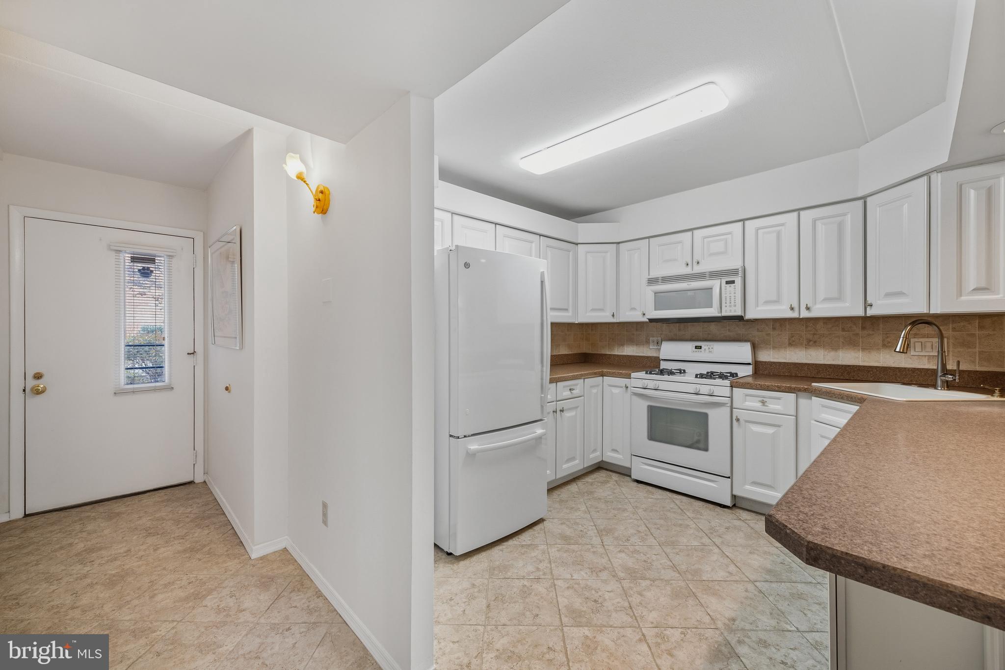 130 Spruce Street, Unit 27A Philadelphia, PA 19106 - Photo 4 of 19