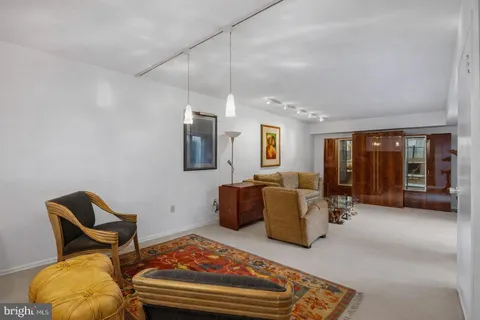 $364,900 | 130 Spruce Street, Unit 27A, Philadelphia, PA 19106