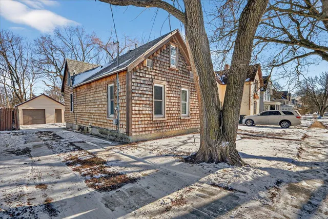 $149,900 | 1015 Bluff Street, Beloit, WI 53511