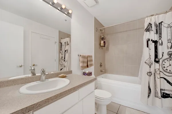 $270,000 | 1525 South Sangamon Street, Unit 610, Chicago, IL 60608