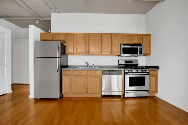 $270,000 | 1525 South Sangamon Street, Unit 610, Chicago, IL 60608