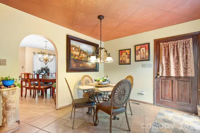 $690,000 | 1750 5th St Drive Northwest, Hickory, NC 28601