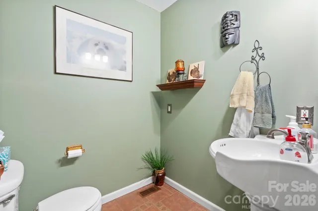 $690,000 | 1750 5th St Drive Northwest, Hickory, NC 28601