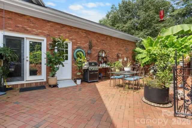 $690,000 | 1750 5th St Drive Northwest, Hickory, NC 28601