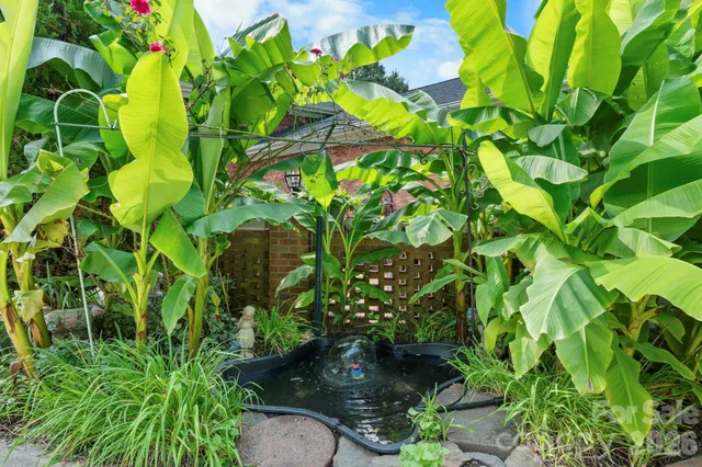 $690,000 | 1750 5th St Drive Northwest, Hickory, NC 28601