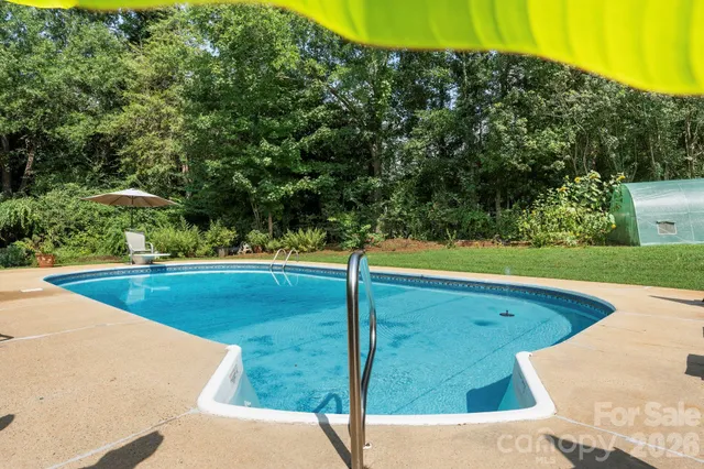 $690,000 | 1750 5th St Drive Northwest, Hickory, NC 28601