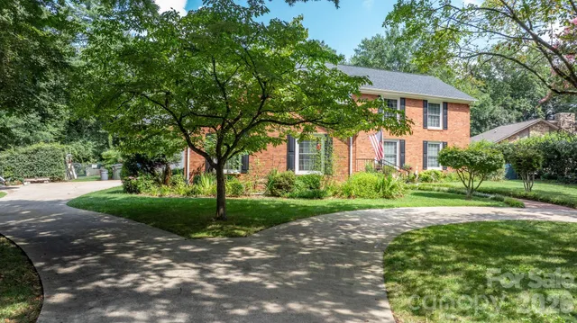 $690,000 | 1750 5th St Drive Northwest, Hickory, NC 28601