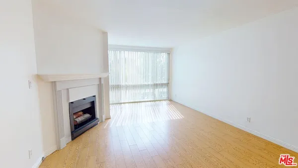 $2,000 | 12830 Burbank Boulevard, Unit 107, Valley Village, CA 91607