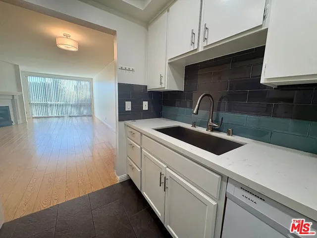 $2,200 | 12830 Burbank Boulevard, Unit 107, Valley Village, CA 91607