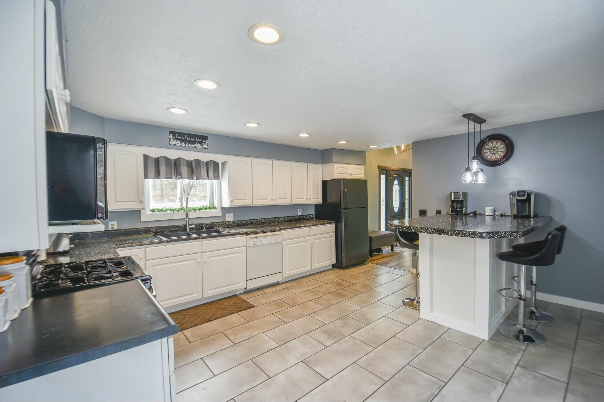 24674 Banker Street Sturgis, MI 49091 - Photo 8 of 33 tempImage29cyQi