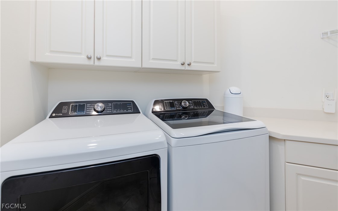 2090 West First Street, Unit J2510 Fort Myers, FL 33901 - Photo 26 of 50 a utility room with dryer and washer