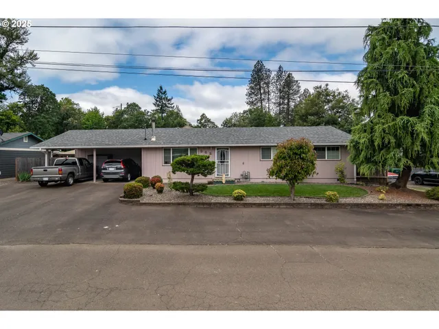 $399,000 | 962 Northwest Keasey Street, Roseburg, OR 97471