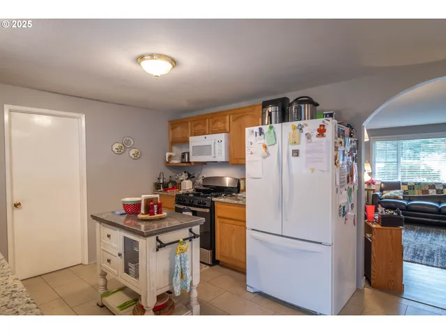 $399,000 | 962 Northwest Keasey Street, Roseburg, OR 97471