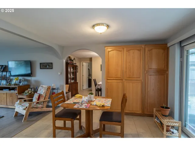 $399,000 | 962 Northwest Keasey Street, Roseburg, OR 97471