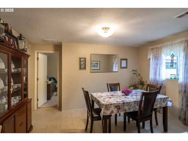 $399,000 | 962 Northwest Keasey Street, Roseburg, OR 97471