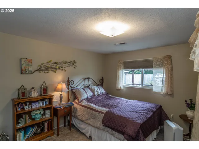 $399,000 | 962 Northwest Keasey Street, Roseburg, OR 97471