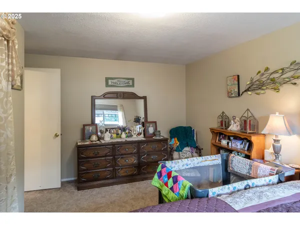 $385,000 | 962 Northwest Keasey Street, Roseburg, OR 97471
