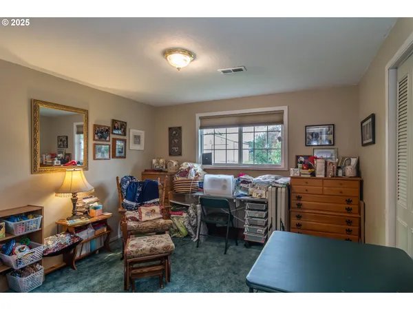 $385,000 | 962 Northwest Keasey Street, Roseburg, OR 97471