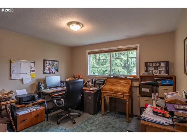 $399,000 | 962 Northwest Keasey Street, Roseburg, OR 97471