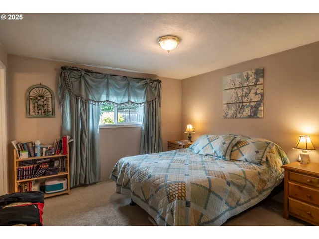 $399,000 | 962 Northwest Keasey Street, Roseburg, OR 97471