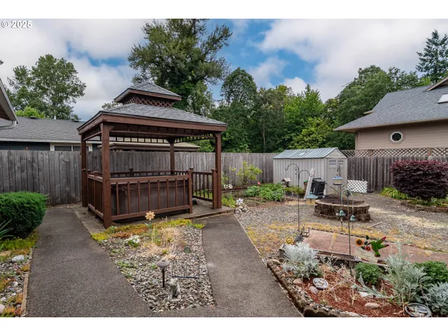 $399,000 | 962 Northwest Keasey Street, Roseburg, OR 97471