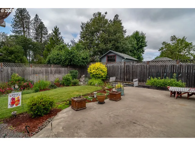 $399,000 | 962 Northwest Keasey Street, Roseburg, OR 97471