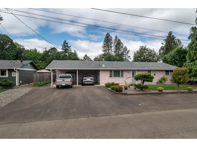 $399,000 | 962 Northwest Keasey Street, Roseburg, OR 97471