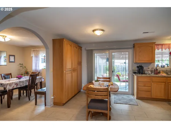 $385,000 | 962 Northwest Keasey Street, Roseburg, OR 97471