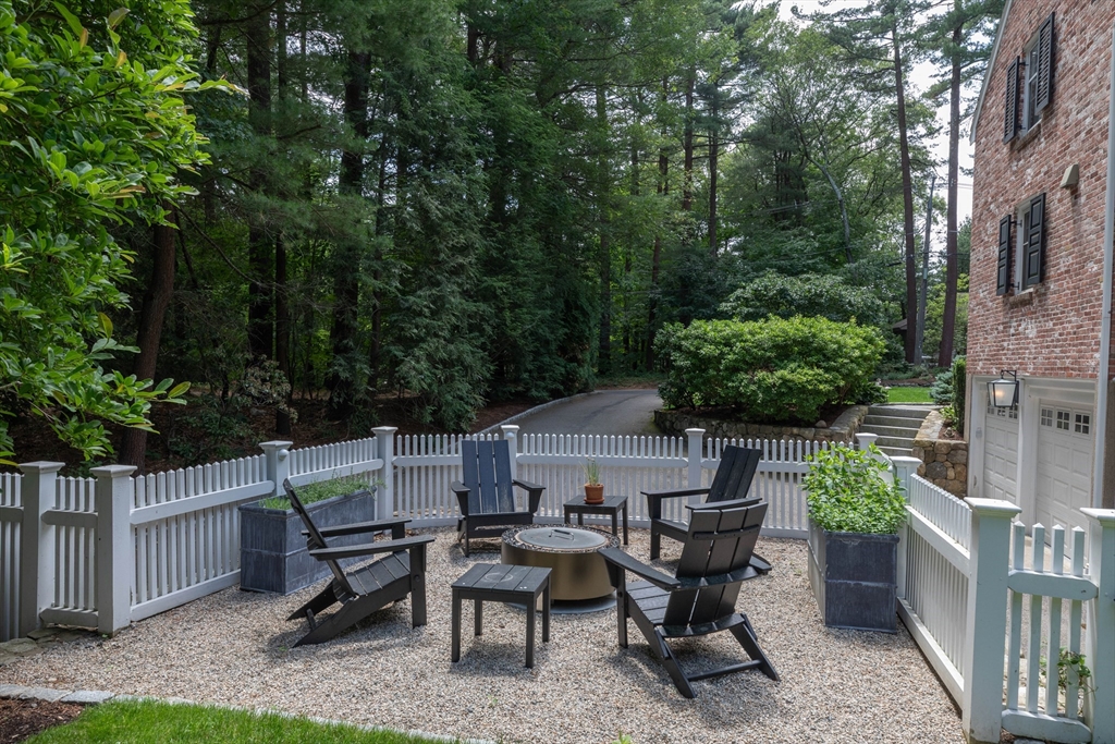 29 Pembroke Road Weston, MA 02493 - Photo 18 of 20 Gallery Image 18