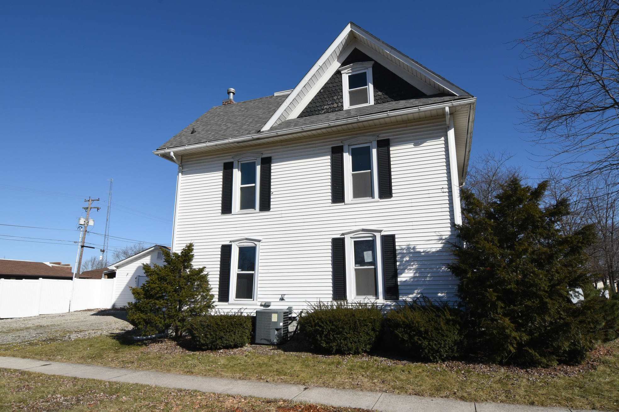 301 East Green Street Butler, IN 46721 - Photo 3 of 24