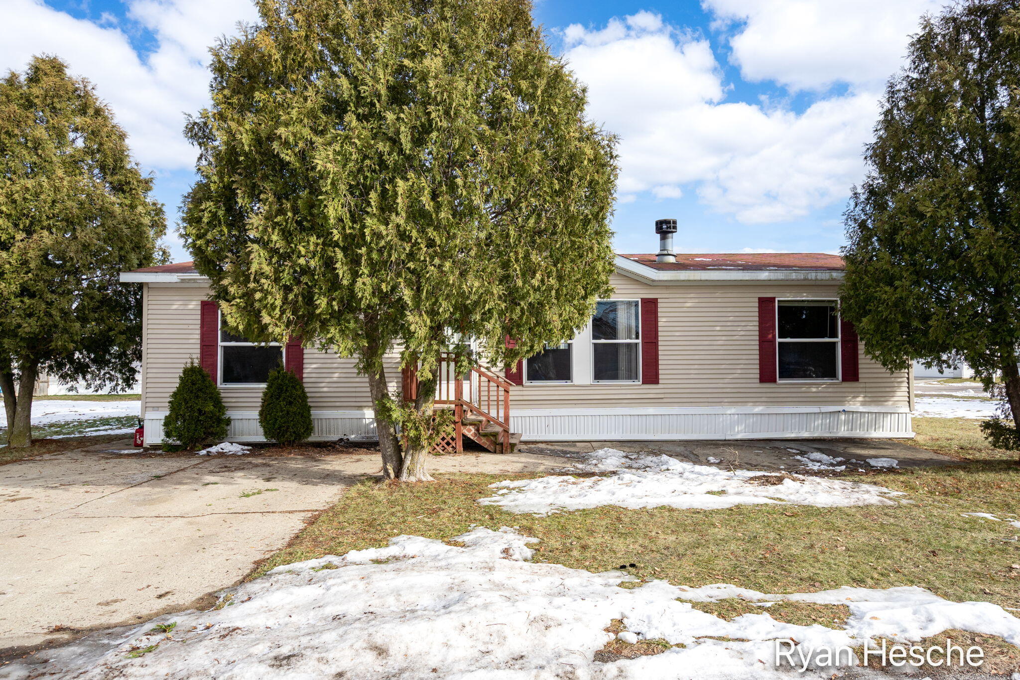 1-web-or-mls-360 E Tuttle Rd-3