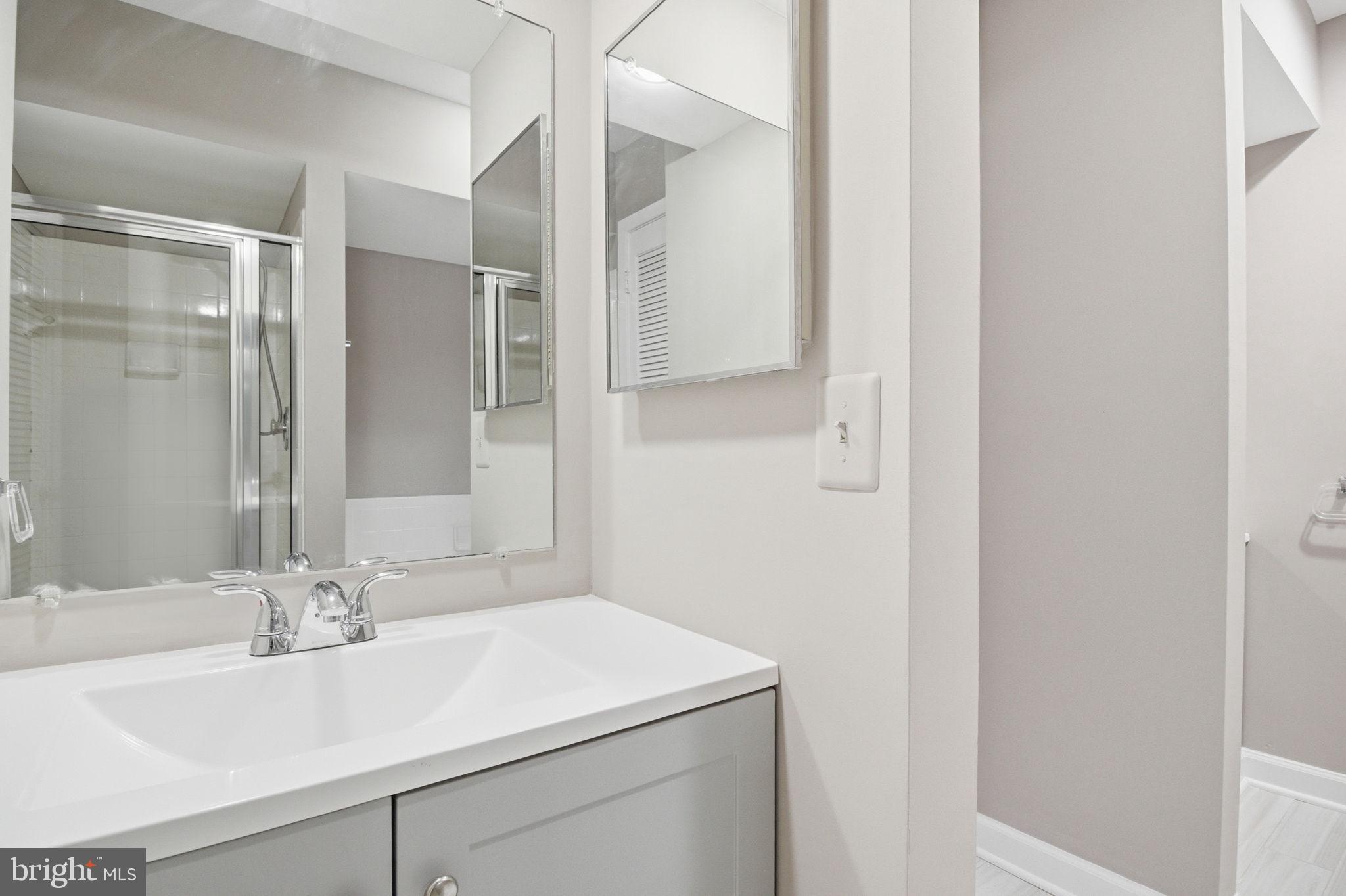 10995 Thrush Ridge Road Reston, VA 20191 - Photo 19 of 30 a bathroom with a sink and a mirror